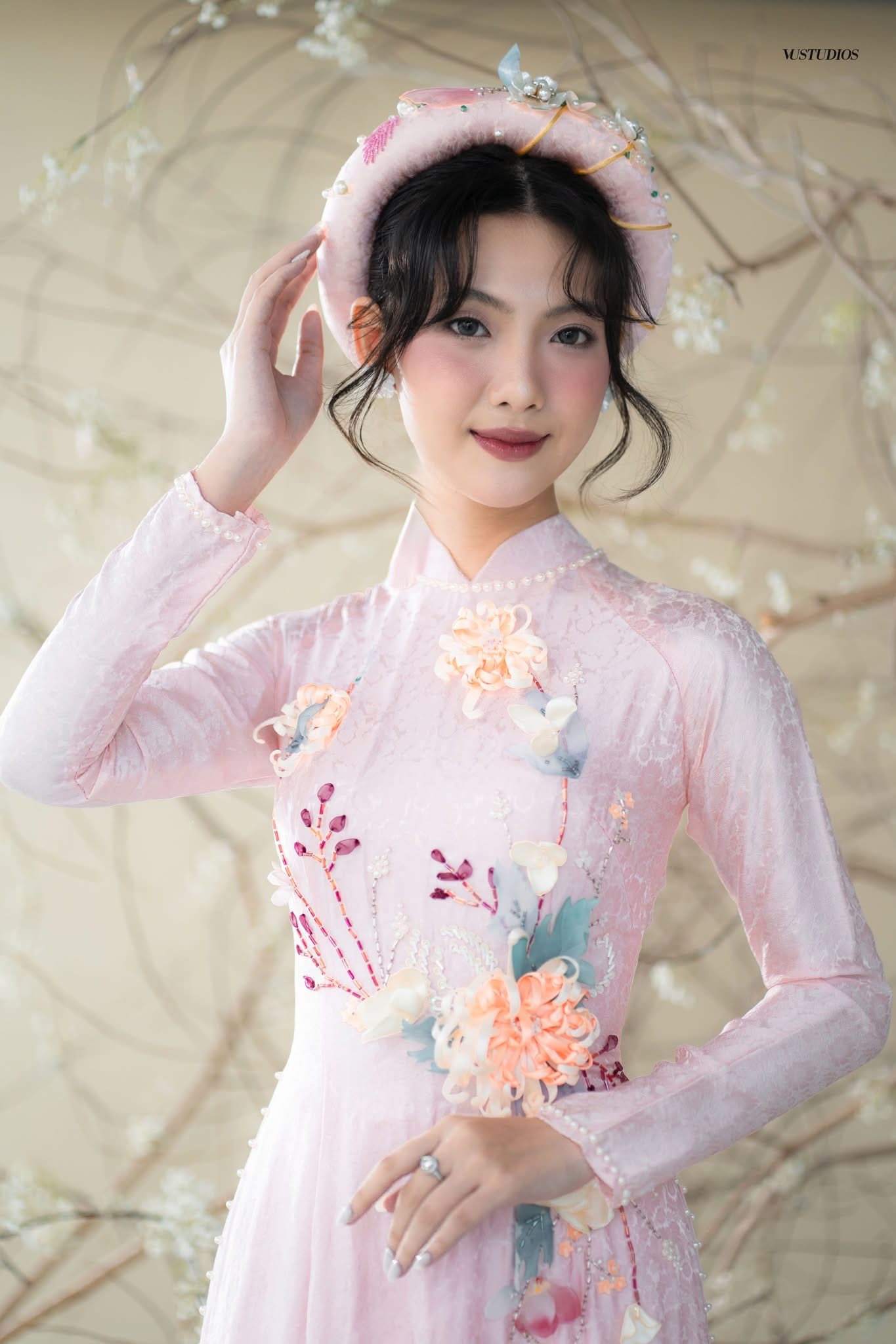 Lưu ý để
chọn áo dài đúng chuẩn cho nàng dâu – VU STUDIOS Nha Trang