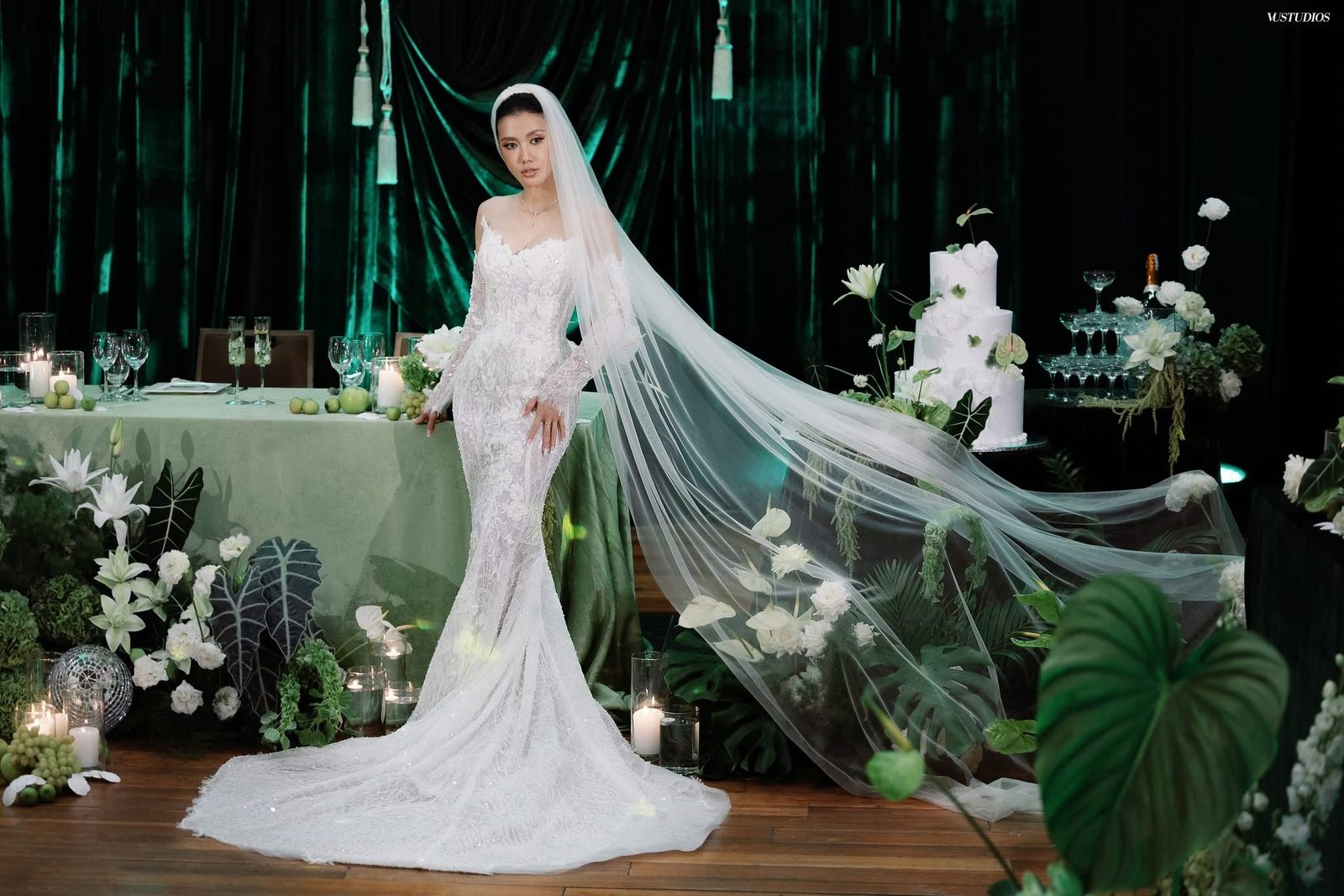 Váy đón khách /
đi bàn – ưu tiên sự tinh gọn – VU STUDIOS Nha Trang